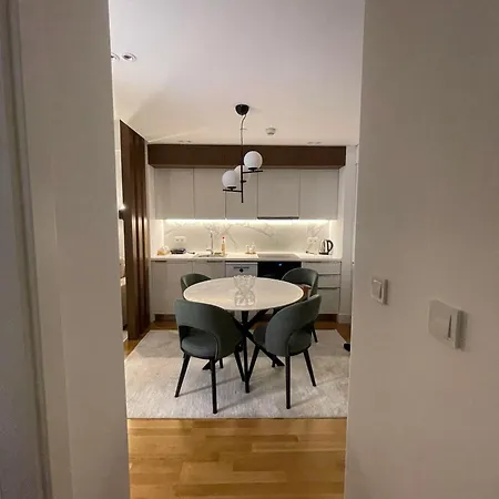 Apartment Emerald Gem Amidst Diamonds With Free Private Parking In Center *