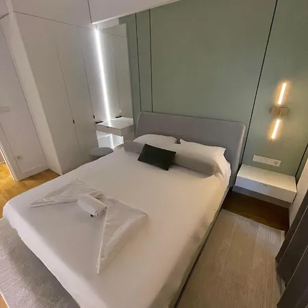 Emerald Gem Amidst Diamonds With Free Private Parking In Center *